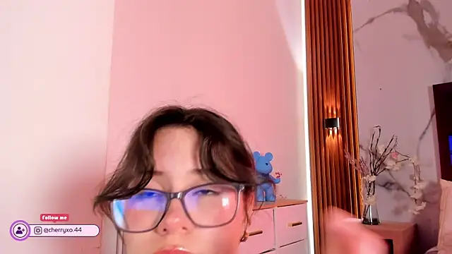 Snapshot of Cherryblossom18_ chatting on July 14, 2026, 2:05 am Cherryblossom18 online show from July 14, 2026, 2:05 am