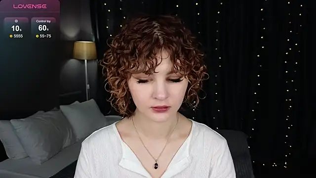 Snapshot of Kira__Fluffy chatting on June 25, 2026, 12:10 am Kira Fluffy online show from June 25, 2026, 12:10 am
