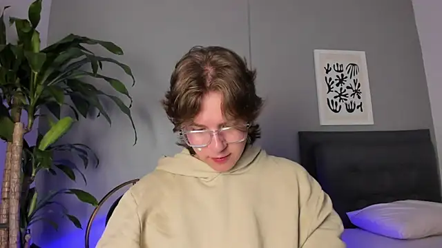 LucasMoraless online show from June 4, 2026, 3:18 pm