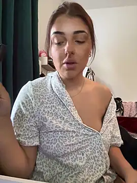 Spicy Scarlett 26 online show from May 20, 2026, 8:20 am