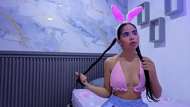 emiliana duque online show from May 17, 2026, 9:33 pm