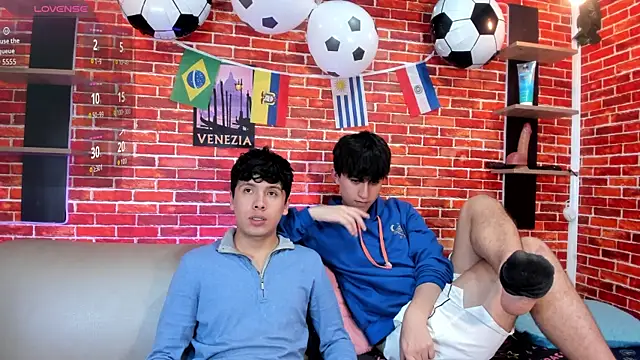 Snapshot of Hoot_boyss_ chatting on June 23, 2026, 7:45 pm Hoot boyss online show from June 23, 2026, 7:45 pm