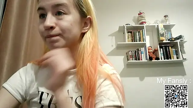 Emilya201 online show from May 17, 2026, 11:56 pm