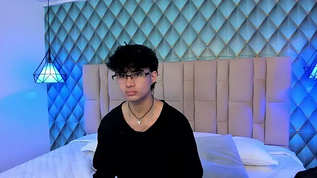 Snapshot of Sofia-Ethan chatting on June 24, 2026, 12:26 pm Sofia-Ethan online show from June 24, 2026, 12:26 pm