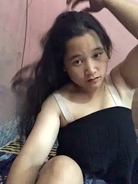 Ninaa01 online show from May 15, 2026, 5:03 am