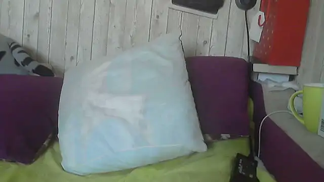 Bella--White online show from June 8, 2026, 5:30 am