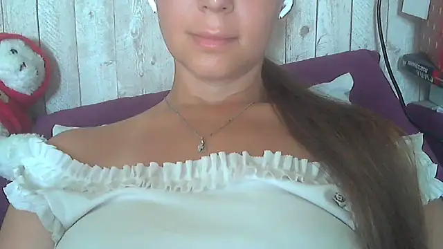 Bella--White online show from June 16, 2026, 5:43 am