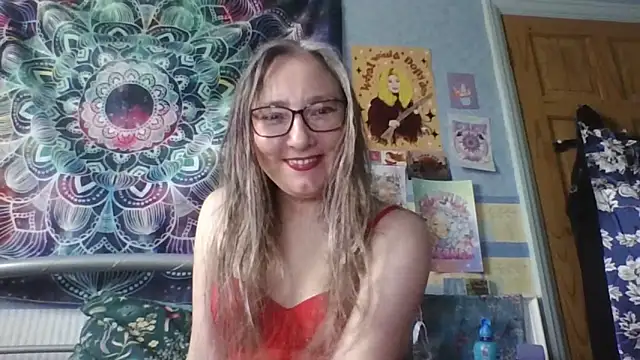 Snapshot of Izzylove47 chatting on June 1, 2026, 11:12 am Izzylove47 online show from June 1, 2026, 11:12 am