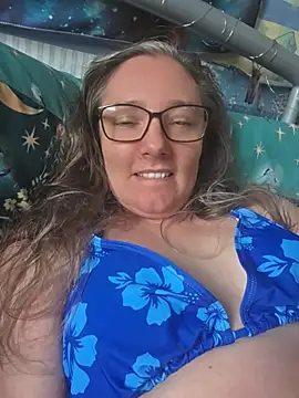 Snapshot of Izzylove47 chatting on July 3, 2026, 11:49 am Izzylove47 online show from July 3, 2026, 11:49 am