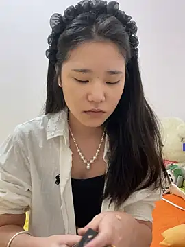 yu598188 online show from June 14, 2026, 4:03 am