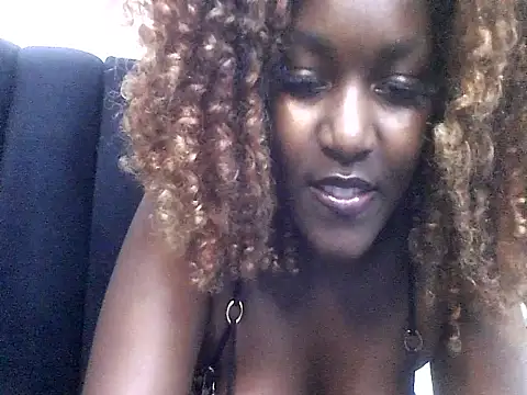 MoonlighMaya online show from July 23, 2026, 2:37 pm