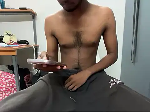 male18in online show from June 7, 2026, 1:04 pm