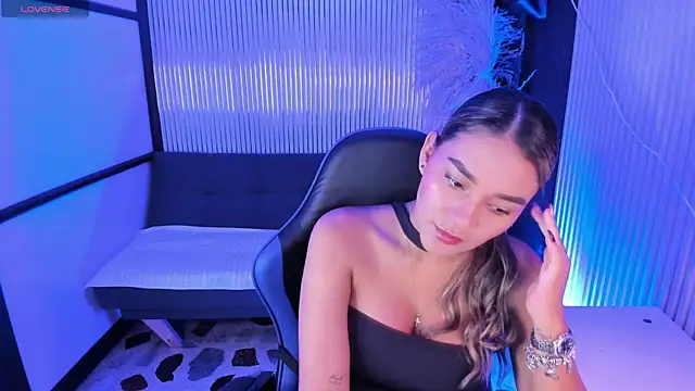 SophieWatson  online show from June 20, 2026, 1:47 pm