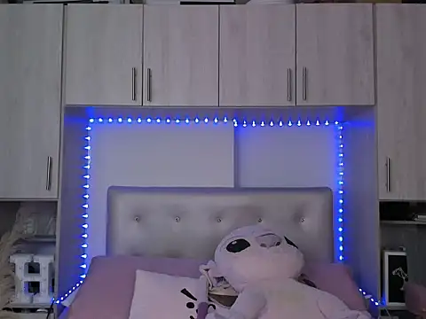 Honniewhitee  online show from July 16, 2026, 10:16 pm