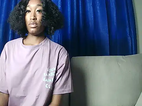 Snapshot of pinky_aura22 chatting on June 12, 2026, 1:32 pm pinky aura22 online show from June 12, 2026, 1:32 pm