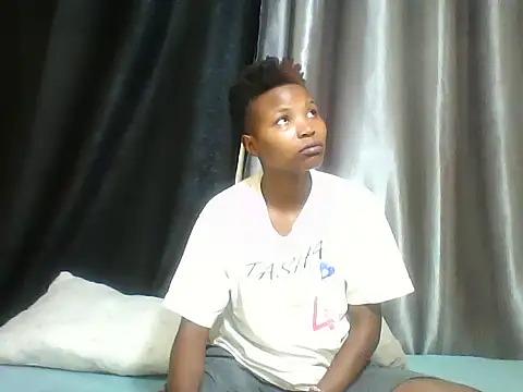 Snapshot of Bambybeauty2 chatting on July 18, 2026, 5:44 am Bambybeauty2 online show from July 18, 2026, 5:44 am