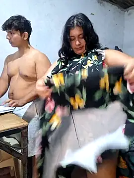 Snapshot of ParejaCurvy20 chatting on June 27, 2026, 12:22 pm ParejaCurvy20 online show from June 27, 2026, 12:22 pm
