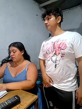 Snapshot of ParejaCurvy20 chatting on June 30, 2026, 12:22 am ParejaCurvy20 online show from June 30, 2026, 12:22 am