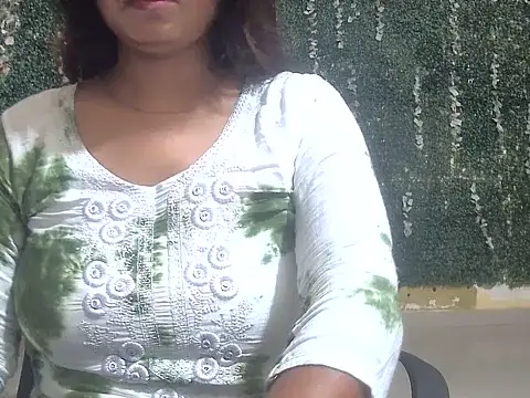 Snapshot of shallykaur chatting on June 4, 2026, 3:45 am shallykaur online show from June 4, 2026, 3:45 am