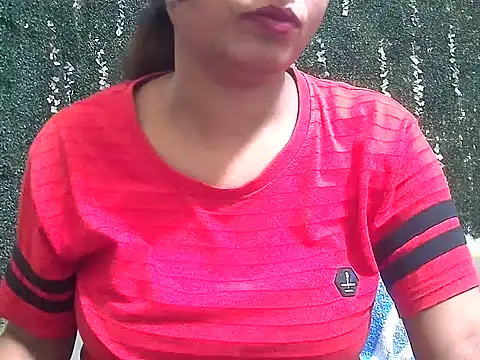 Snapshot of shallykaur chatting on June 16, 2026, 5:32 am shallykaur online show from June 16, 2026, 5:32 am