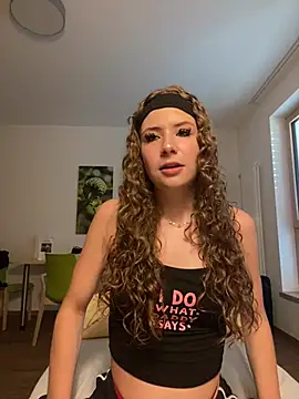 MilaRoseee online show from June 26, 2026, 6:23 pm