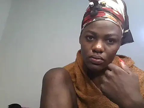 Snapshot of Hot_Berry18 chatting on May 18, 2026, 2:18 am Hot Berry18 online show from May 18, 2026, 2:18 am