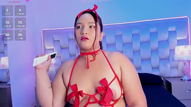 SalomeBins online show from June 3, 2026, 11:32 pm