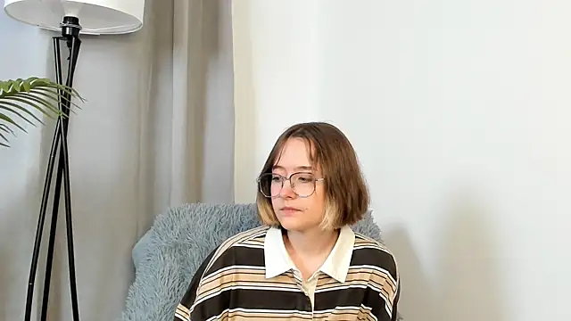 JaclynBoluda online show from May 18, 2026, 1:06 pm