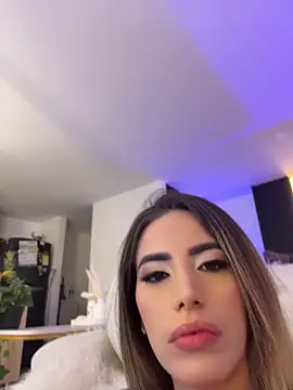 Snapshot of Sweet_ivonny chatting on June 3, 2026, 4:34 pm Sweet ivonny online show from June 3, 2026, 4:34 pm