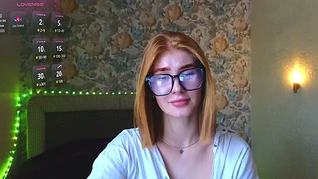 Snapshot of Juli_Ginger chatting on July 14, 2026, 2:45 pm Juli Ginger online show from July 14, 2026, 2:45 pm