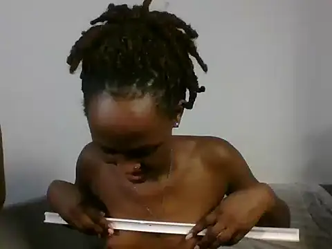 Snapshot of Sleek_petite chatting on June 2, 2026, 6:54 pm Sleek petite online show from June 2, 2026, 6:54 pm