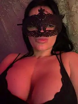 ladeanoir online show from June 16, 2026, 5:10 am