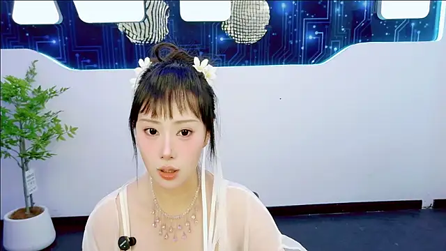 Nicole-- online show from May 18, 2026, 6:41 am
