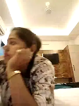 Snapshot of Miss_kirtii chatting on May 18, 2026, 7:47 am Miss kirtii online show from May 18, 2026, 7:47 am