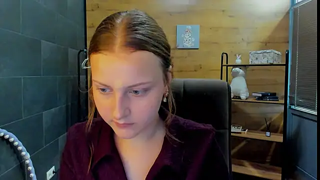 LauraaJohnson online show from May 20, 2026, 1:06 pm