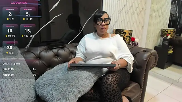 OliviaWilliamm online show from June 3, 2026, 11:24 am