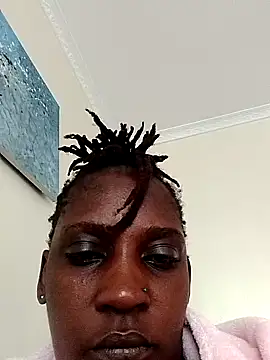 Snapshot of Queeny12 chatting on June 14, 2026, 11:56 am Queeny12 online show from June 14, 2026, 11:56 am