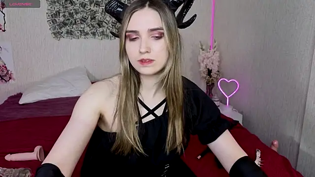 NocturneHuntress online show from June 4, 2026, 7:25 am