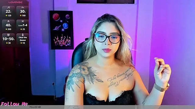 Snapshot of EvaGold_ chatting on June 9, 2026, 11:27 pm EvaGold online show from June 9, 2026, 11:27 pm