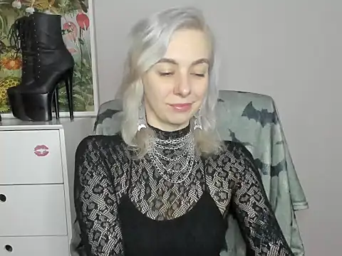 velvetanne online show from June 15, 2026, 6:26 am