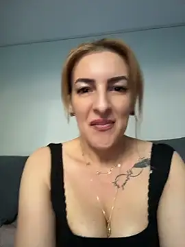 Snapshot of Hot-Milf4U chatting on June 10, 2026, 5:07 am Hot-Milf4U online show from June 10, 2026, 5:07 am