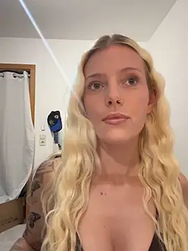 Snapshot of AnnaCherie chatting on June 9, 2026, 7:03 pm AnnaCherie online show from June 9, 2026, 7:03 pm