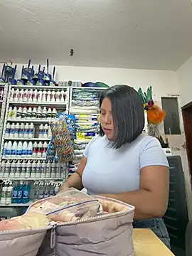 ISABELLA  LUNA online show from June 17, 2026, 1:23 pm