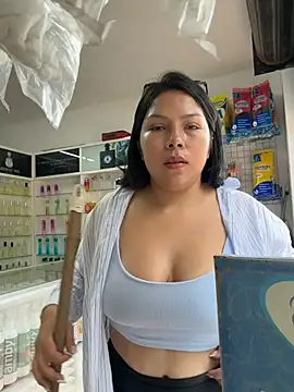 ISABELLA  LUNA online show from July 9, 2026, 12:20 pm