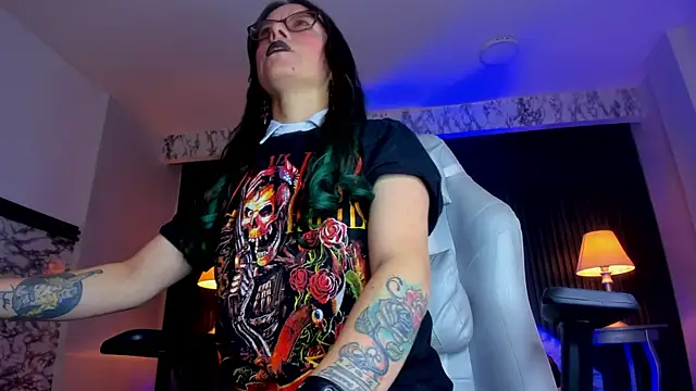 EvangelineJoness online show from June 9, 2026, 12:06 pm