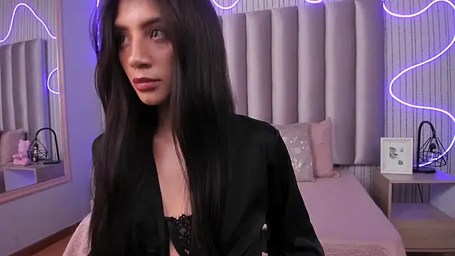 LOLA NOVAMD online show from May 20, 2026, 12:44 pm