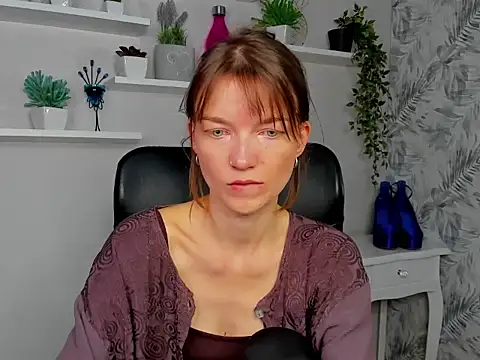 KiraBliss28 online show from June 2, 2026, 5:42 am