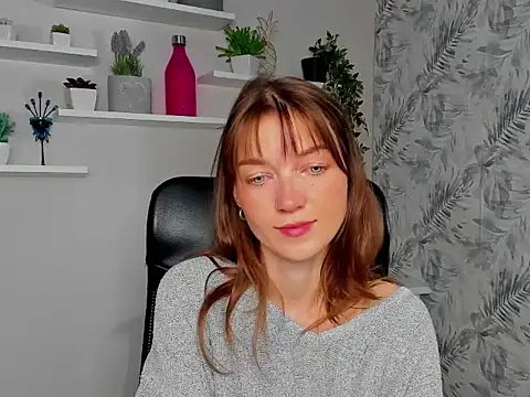 KiraBliss28 online show from June 3, 2026, 5:43 am
