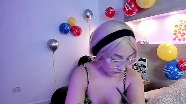 Snapshot of Nina-Mars chatting on June 25, 2026, 1:48 pm Nina-Mars online show from June 25, 2026, 1:48 pm