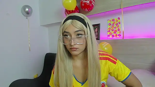 Snapshot of Nina-Mars chatting on July 7, 2026, 8:24 pm Nina-Mars online show from July 7, 2026, 8:24 pm